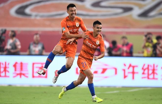 恒大不敌鲁能,领跑位置岌岌可危 恒大不敌鲁能,领跑位置岌岌可危