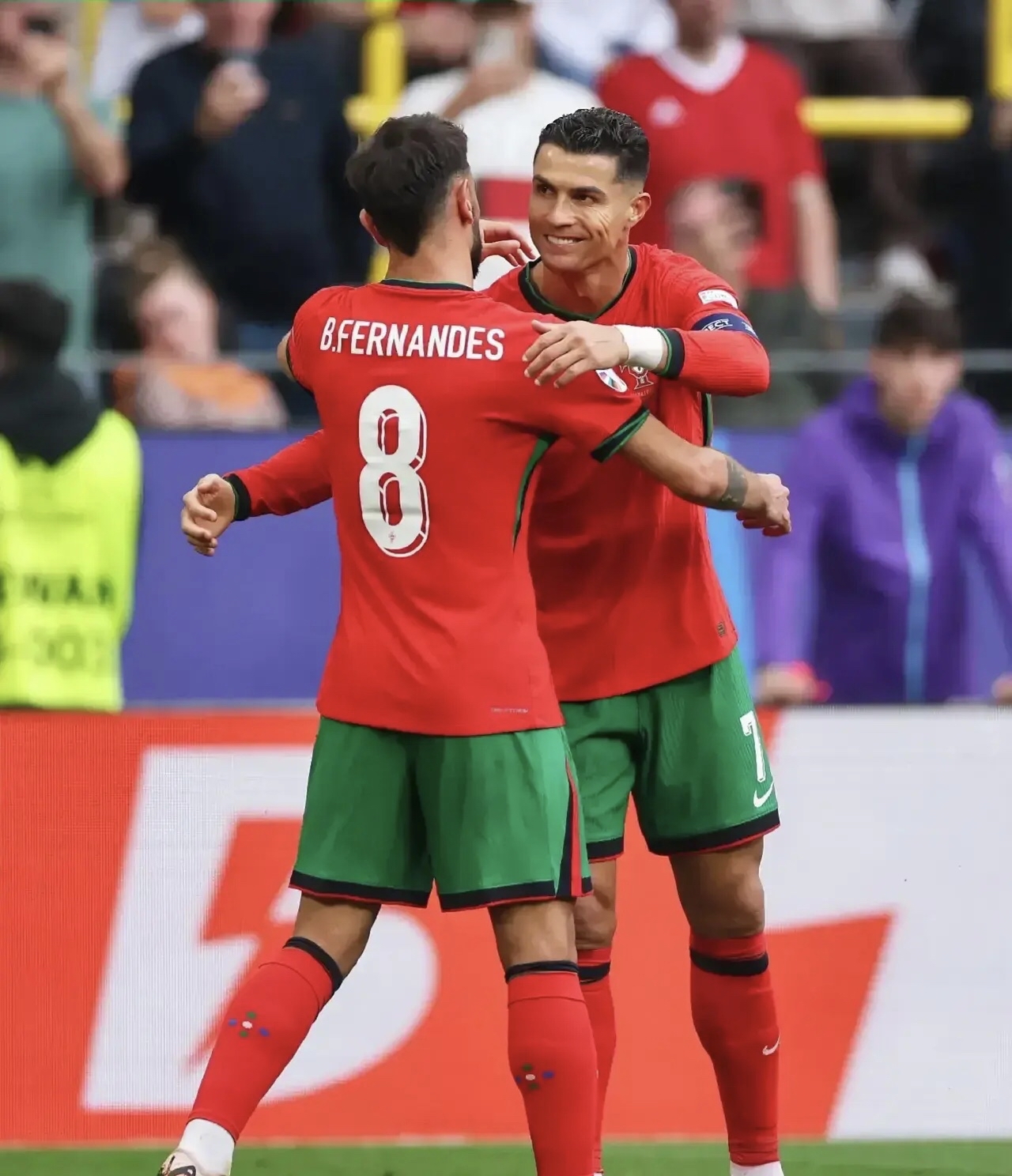 葡萄牙大胜意大利，领跑小组