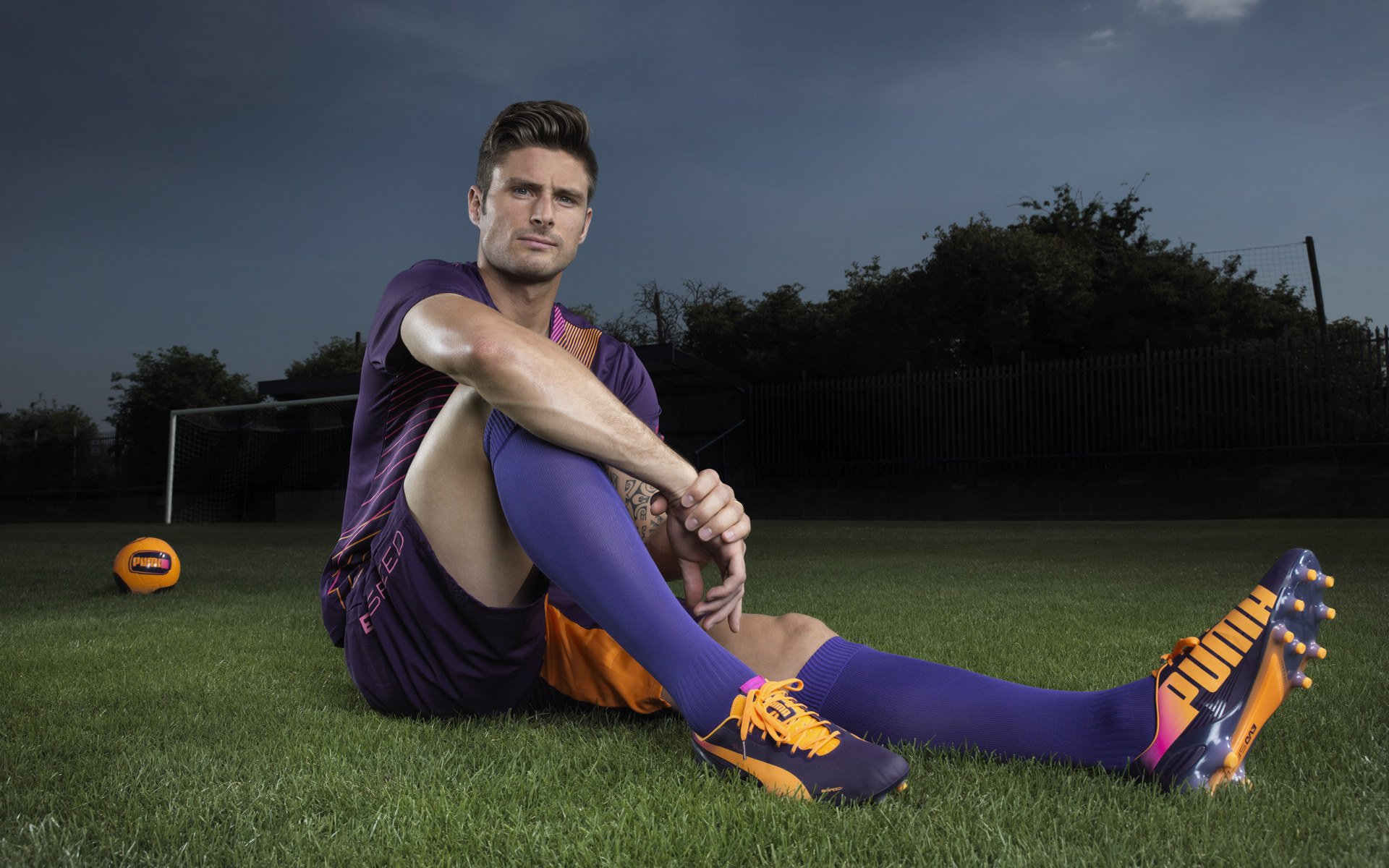 街道上的战术棋局,当F1赛道遇见足球智慧