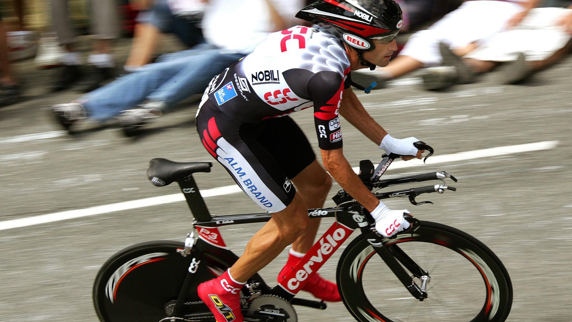 唯此一夜，上海队力克灰熊，利拉德点燃的不只是赛场，更是篮球的纯粹